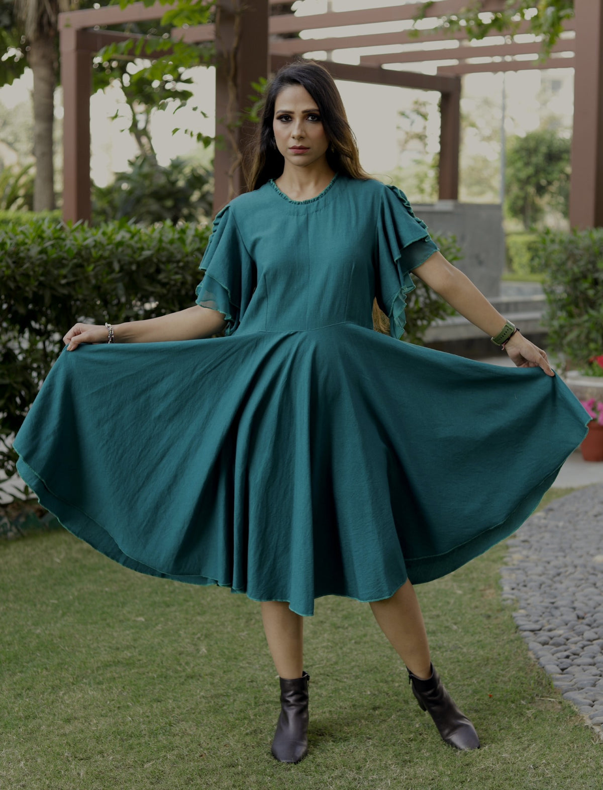 Flared dress in cotton linen